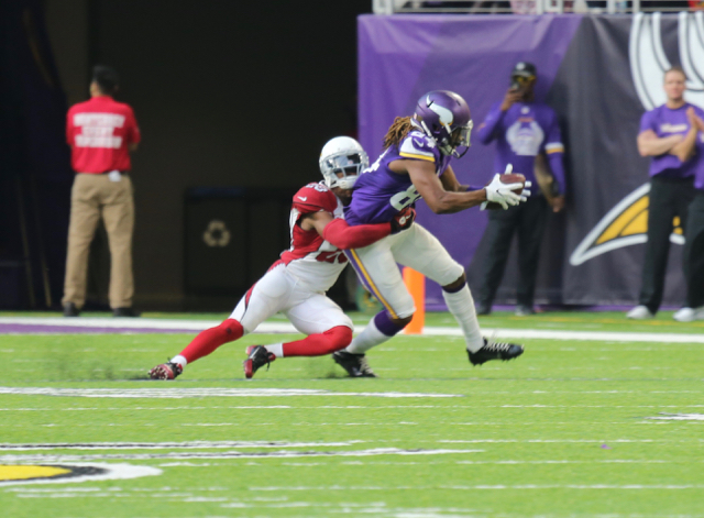 Cordarrelle Patterson catching a pass versus Arizona in 2016
